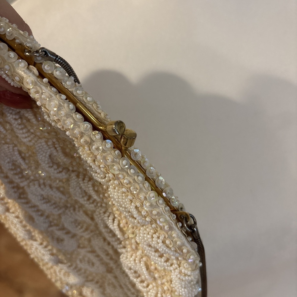 1950's Hong Kong La Regale Ltd. Sequin & Seed Bead White Clutch Purse - Picture 5 of 6